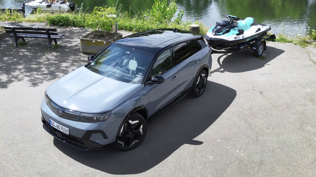 Electric Opel Grandland AWD blends family life with useful towing