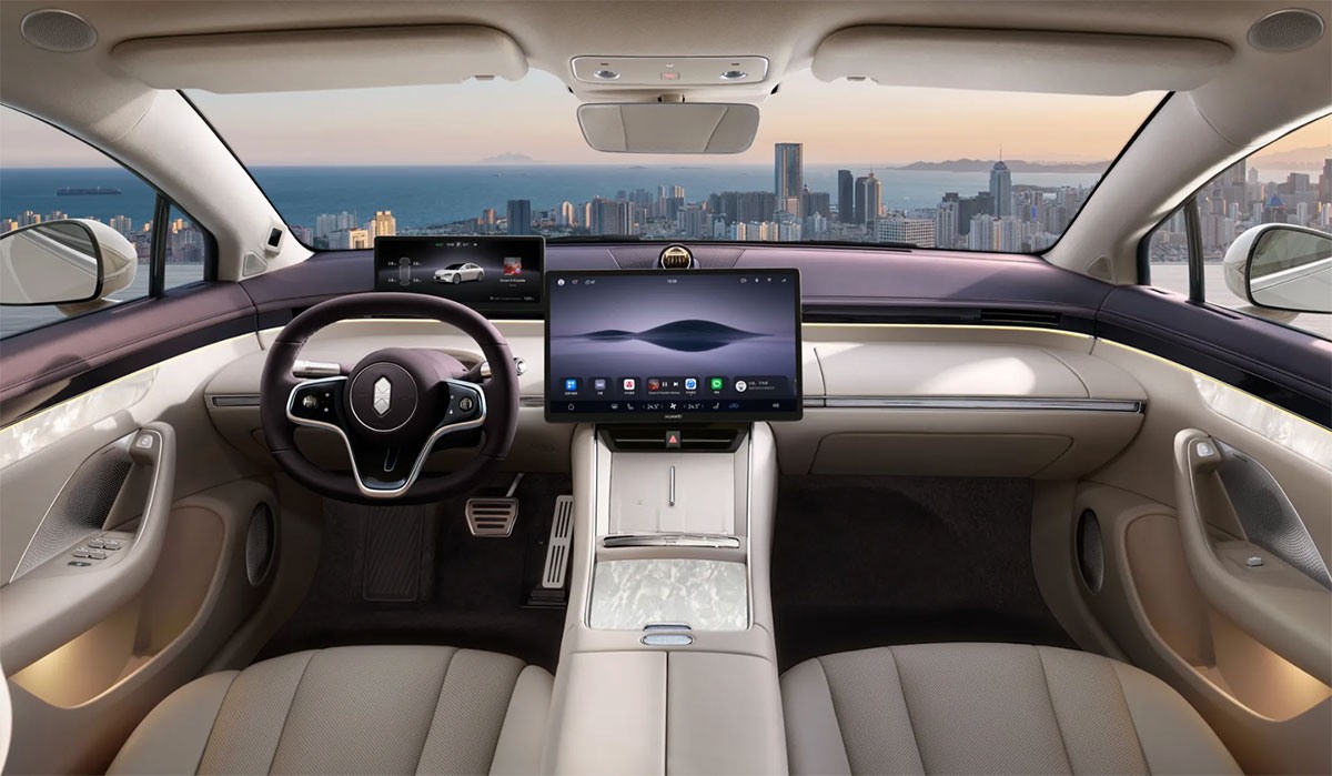 The Huawei-backed Luxeed updates two of its EVs