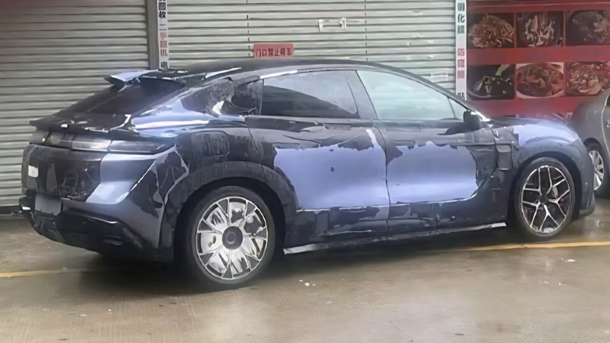 Spy shots of a 1,300-horsepower Yangwang U7 GT that might never be