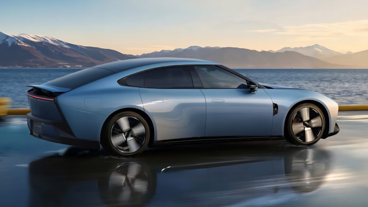 XPeng P7 redefines sedan tech with moving screen and 10-minute charging