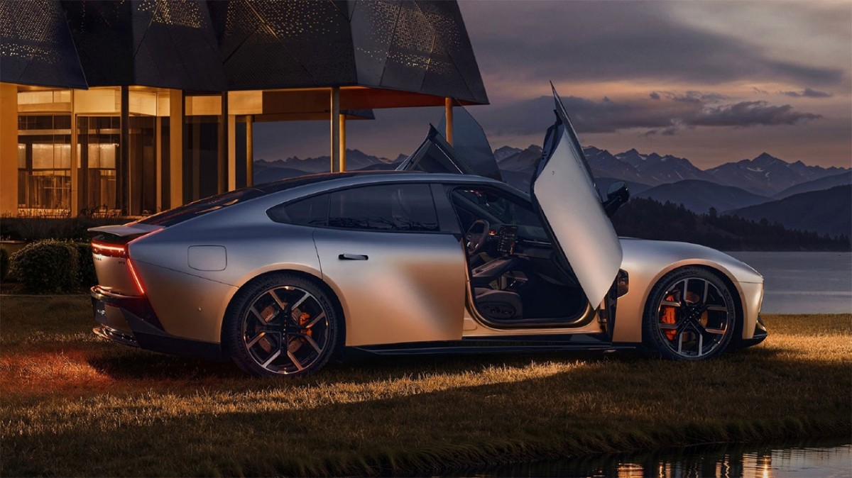 XPeng P7 returns with scissor doors