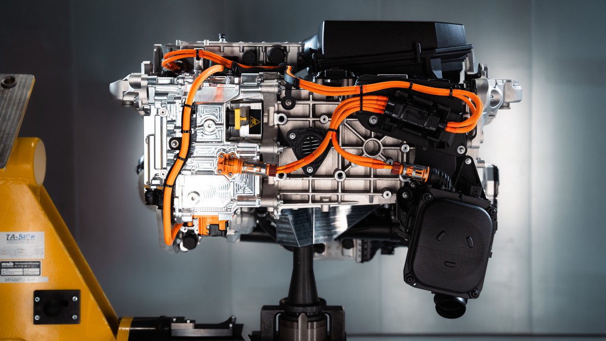 BMW bets on hydrogen with new fuel cell cars planned for 2028
