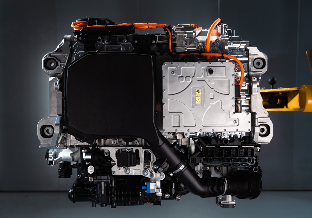BMW bets on hydrogen with new fuel cell cars planned for 2028