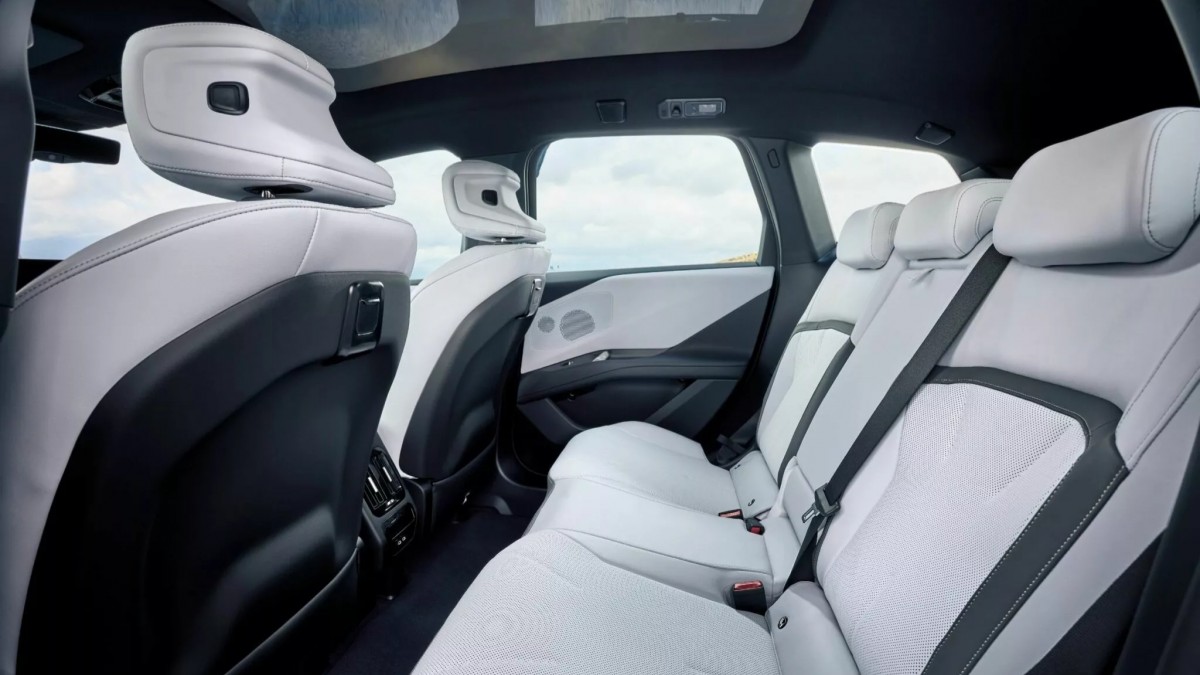 BMW's future arrives with the <span title='805 km'>500 miles</span> range iX3