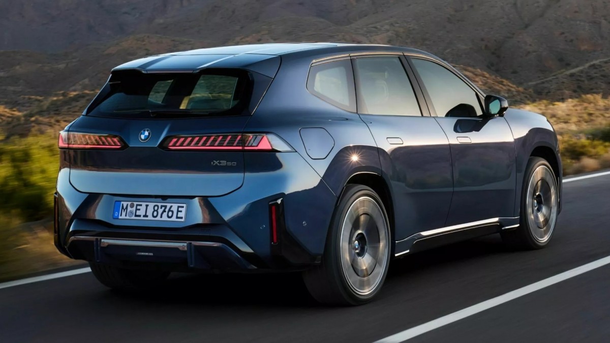 BMW's future arrives with the <span title='805 km'>500 miles</span> range iX3