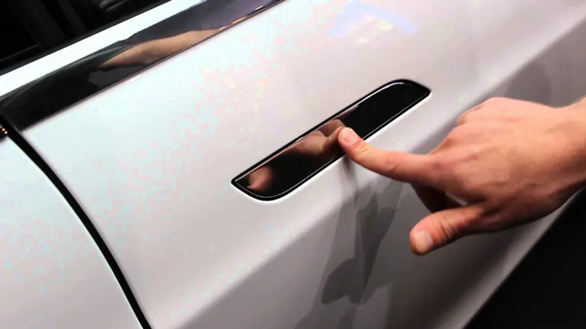 China moves to ban hidden car door handles over safety fears