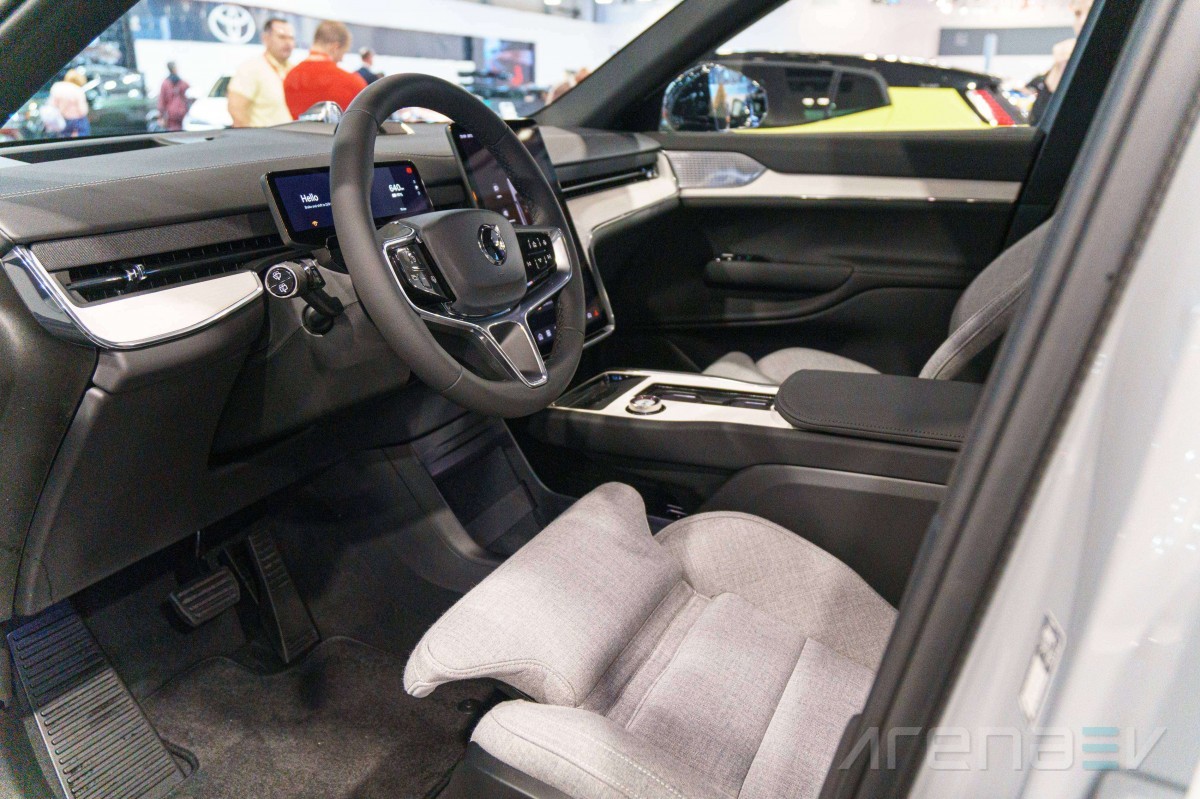 Volvo’s radical fix for its flagship EV? A free brain transplant for the EX90