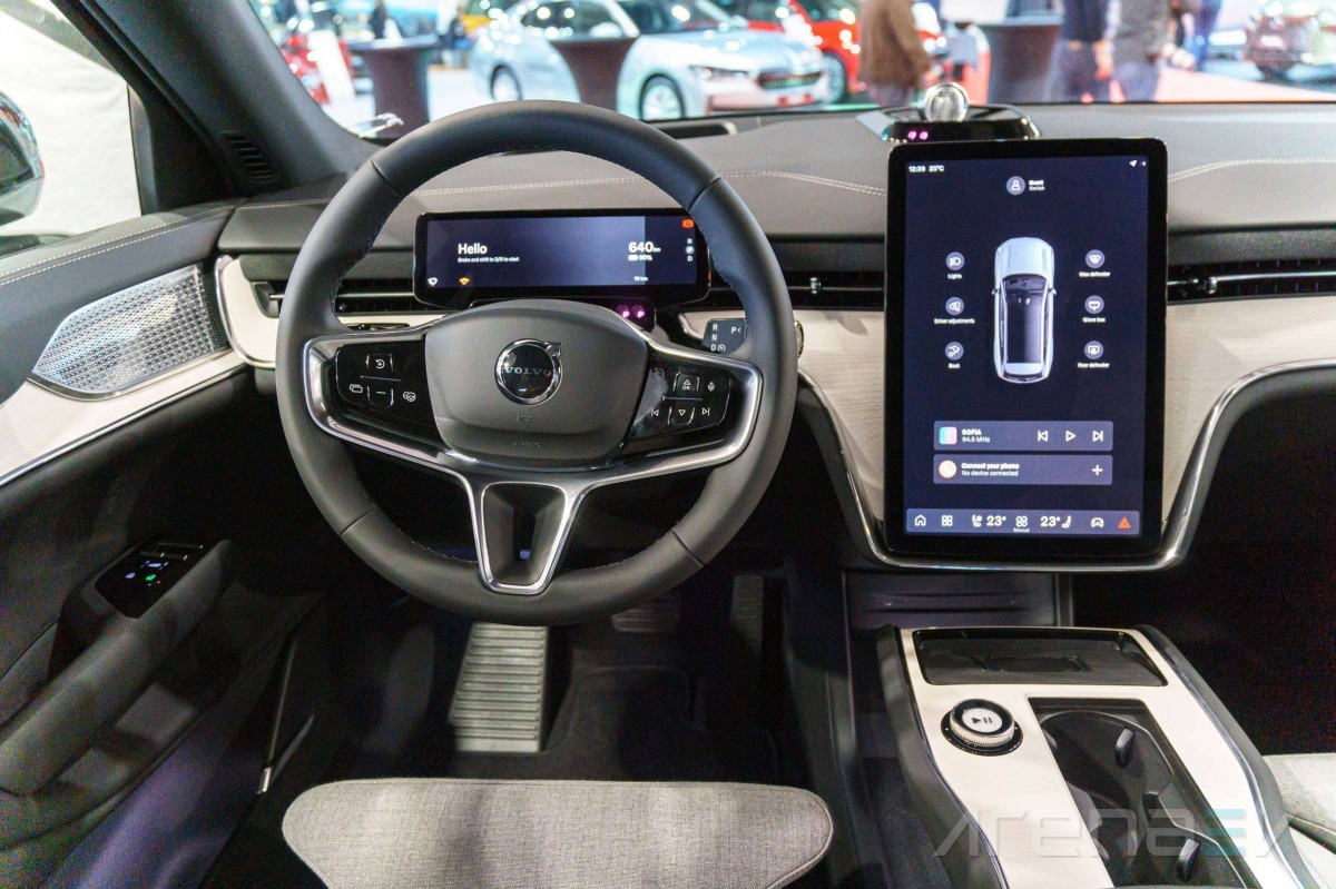 Volvo’s radical fix for its flagship EV? A free brain transplant for the EX90