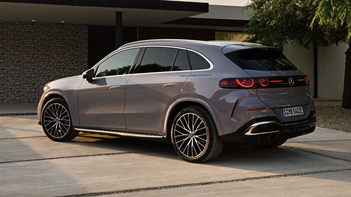 Mercedes-Benz unveils electric successor to its global bestseller