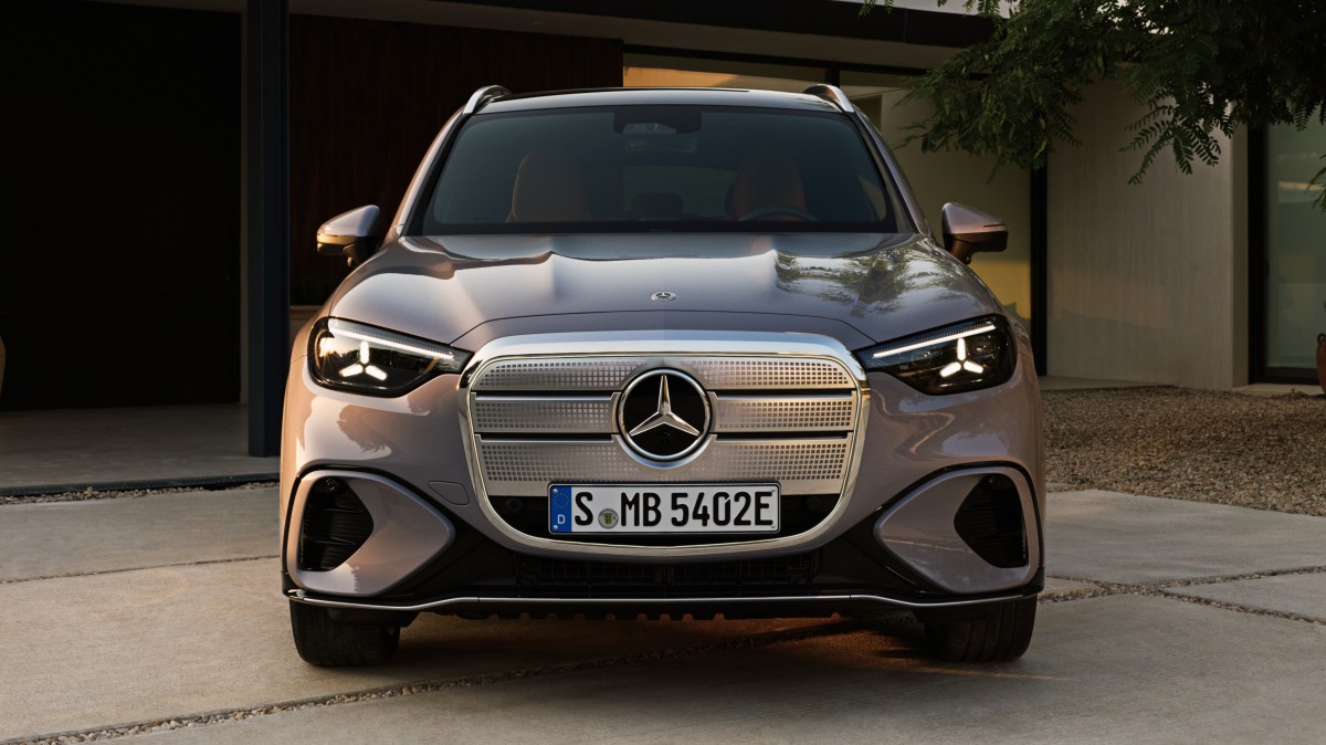 Mercedes-Benz unveils electric successor to its global bestseller