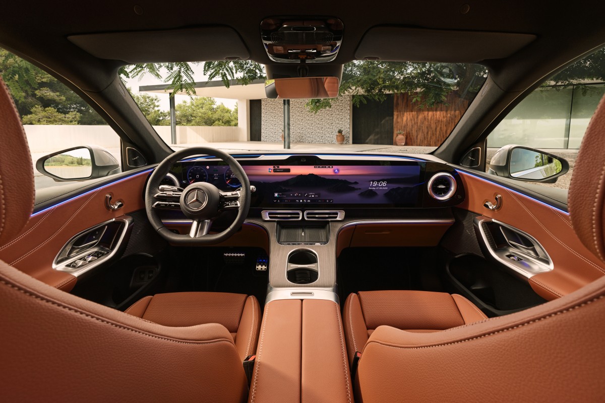 Mercedes-Benz unveils electric successor to its global bestseller