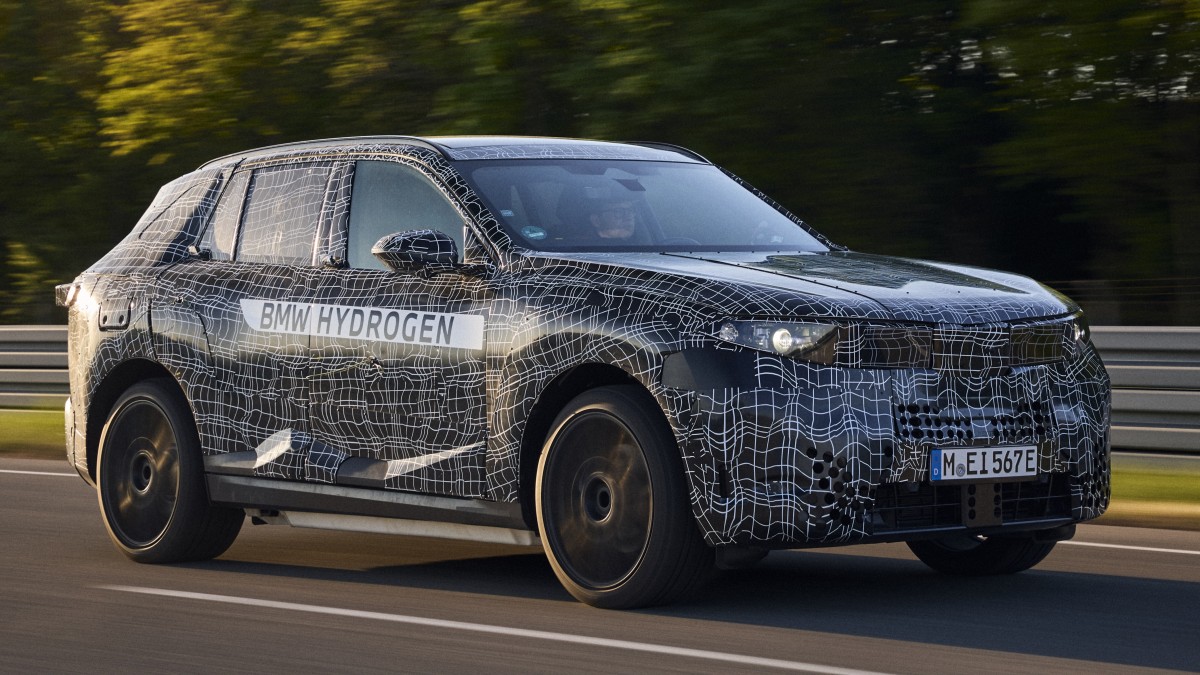 The new BMW X5 will come with hydrogen fuel cell drivetrain