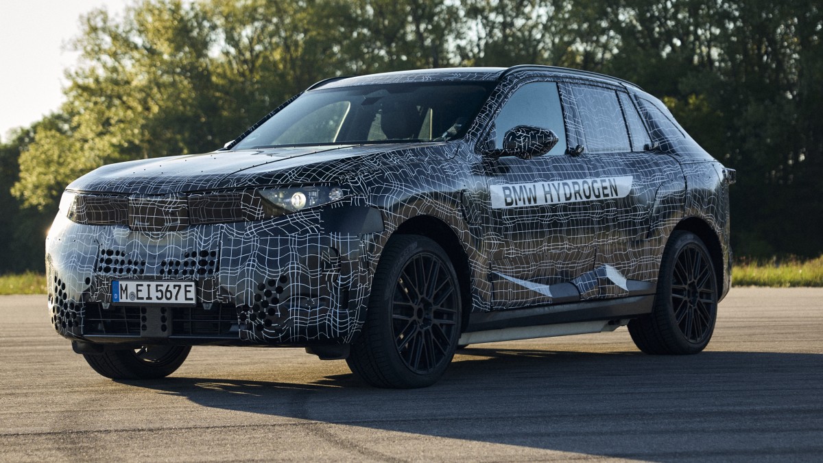 The new BMW X5 will come with hydrogen fuel cell drivetrain