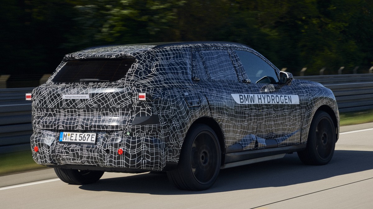 The new BMW X5 will come with hydrogen fuel cell drivetrain