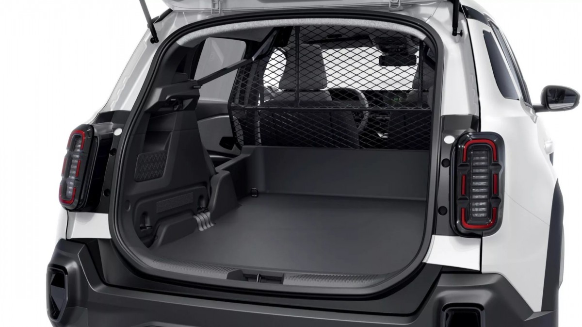 Renault's new electric van is a master of disguise