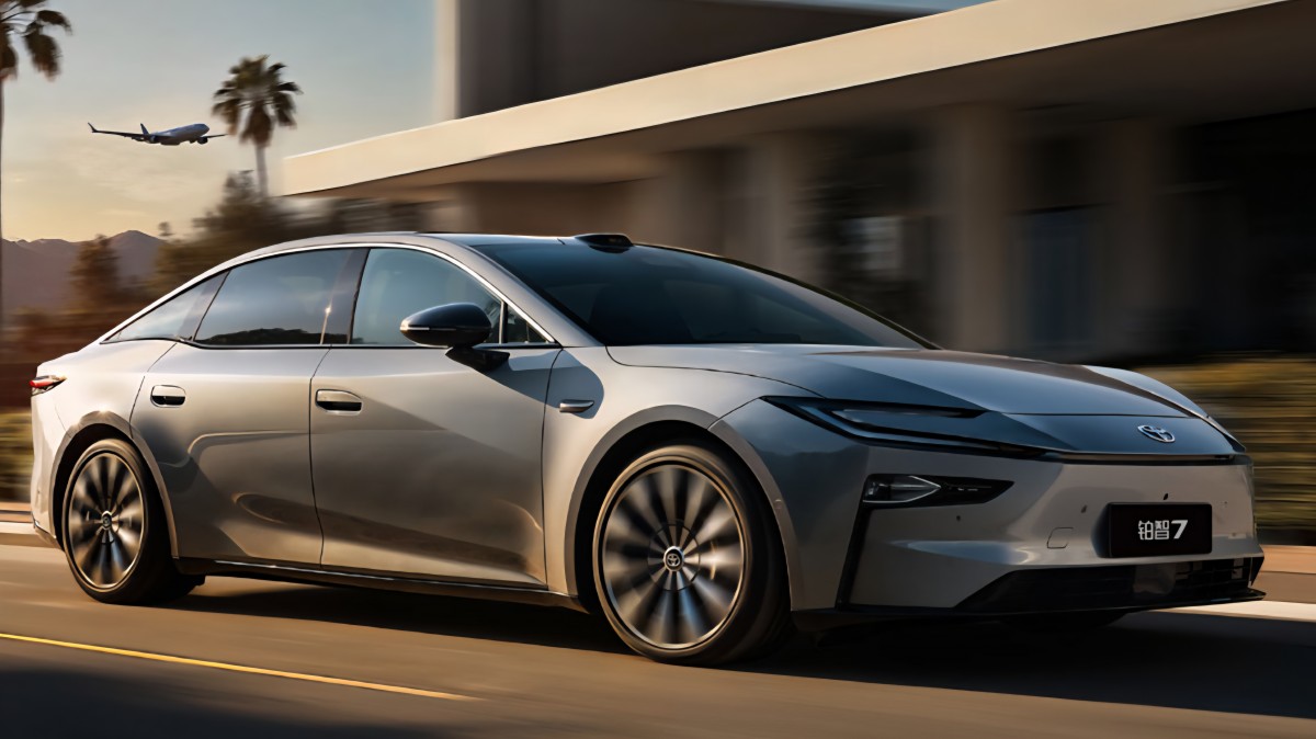 Toyota turns to Huawei and Xiaomi for new bZ7 electric sedan in China