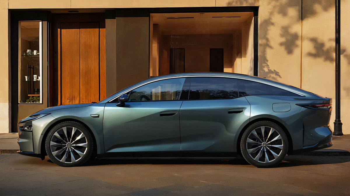 Toyota turns to Huawei and Xiaomi for new bZ7 electric sedan in China