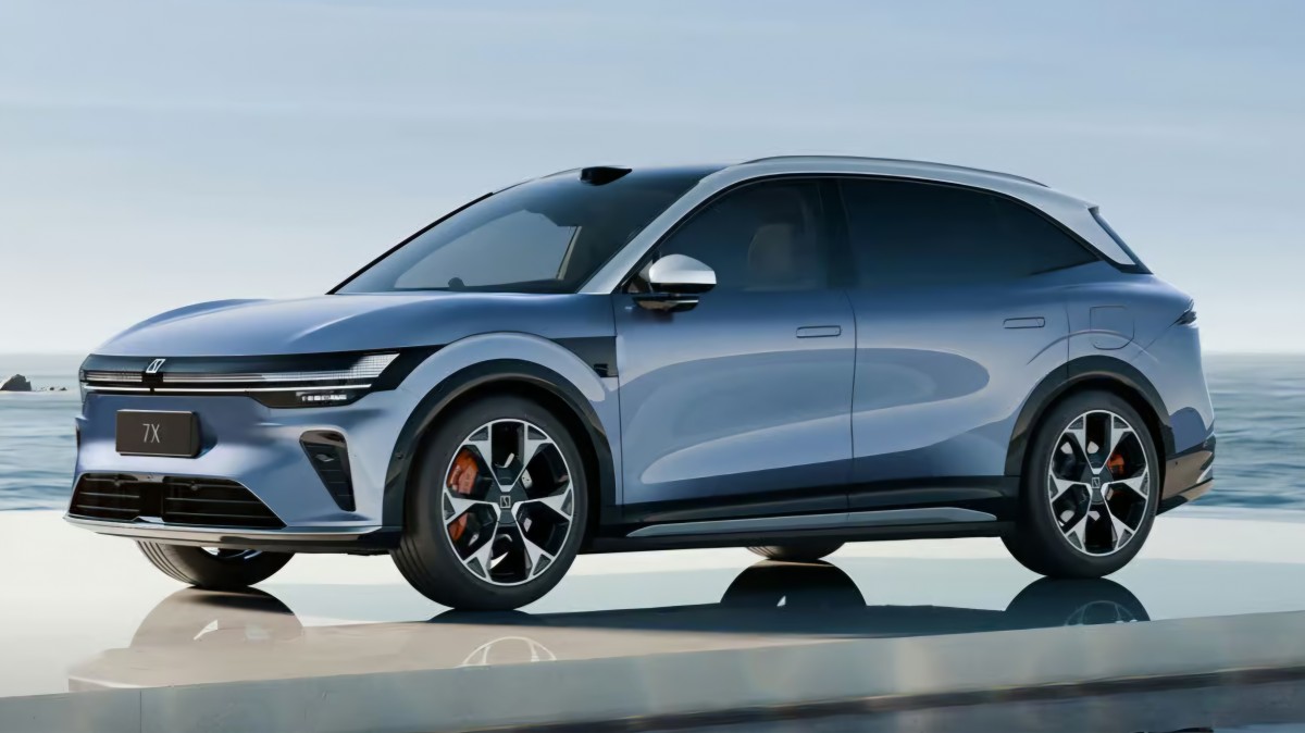 2026 Zeekr 7X gets 900V charging and 785-HP version