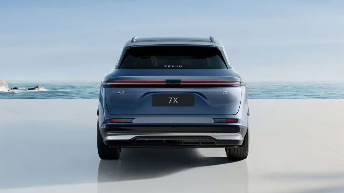 2026 Zeekr 7X gets 900V charging and 785-HP version