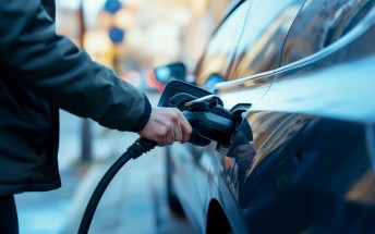 Global electric car sales hit record highs in September, but US market lags behind