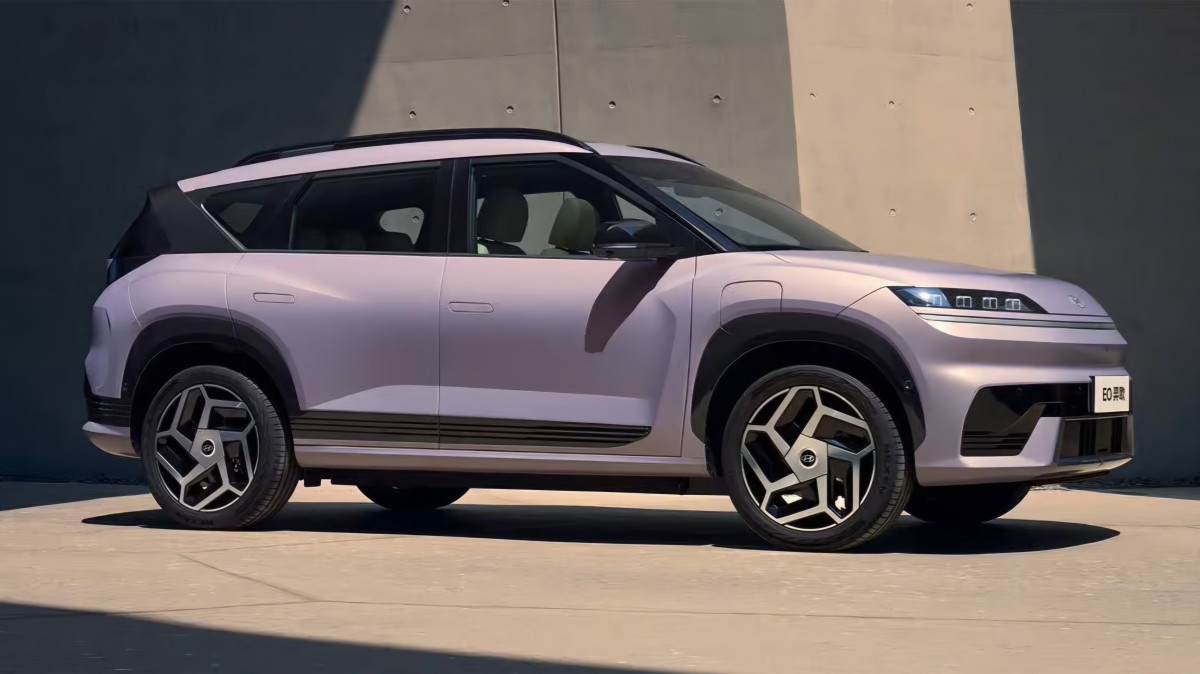 Hyundai EO arrives in China with a $16,800 sticker price