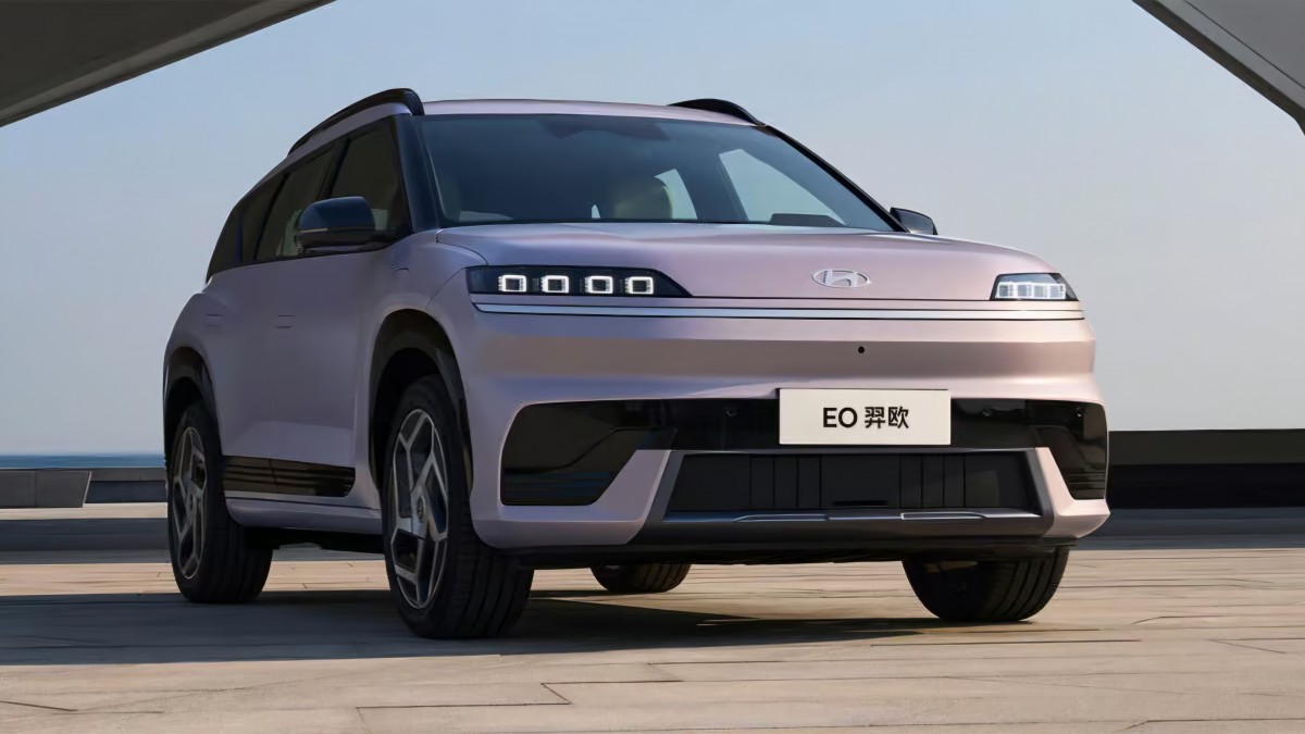 Hyundai EO arrives in China with a $16,800 sticker price