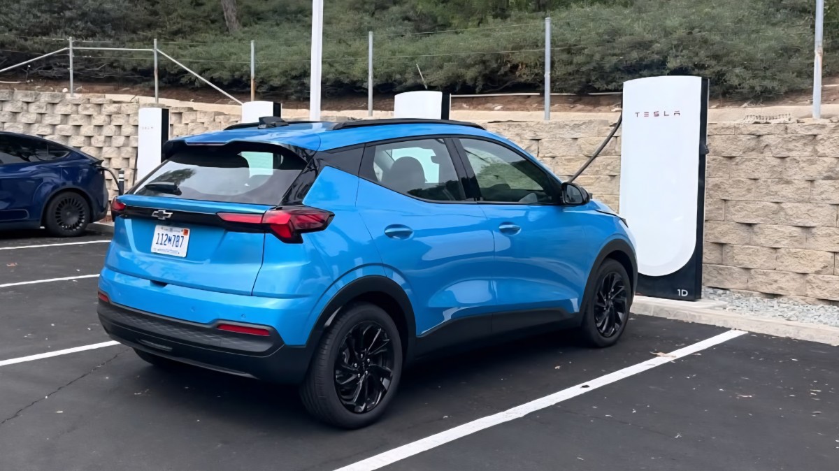 All-new Chevy Bolt EV breaks cover at a Tesla charger