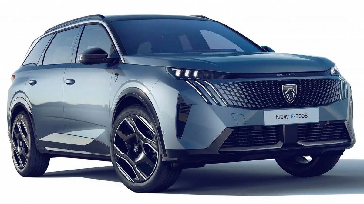 Peugeot gives away two major connected services to new EV owners