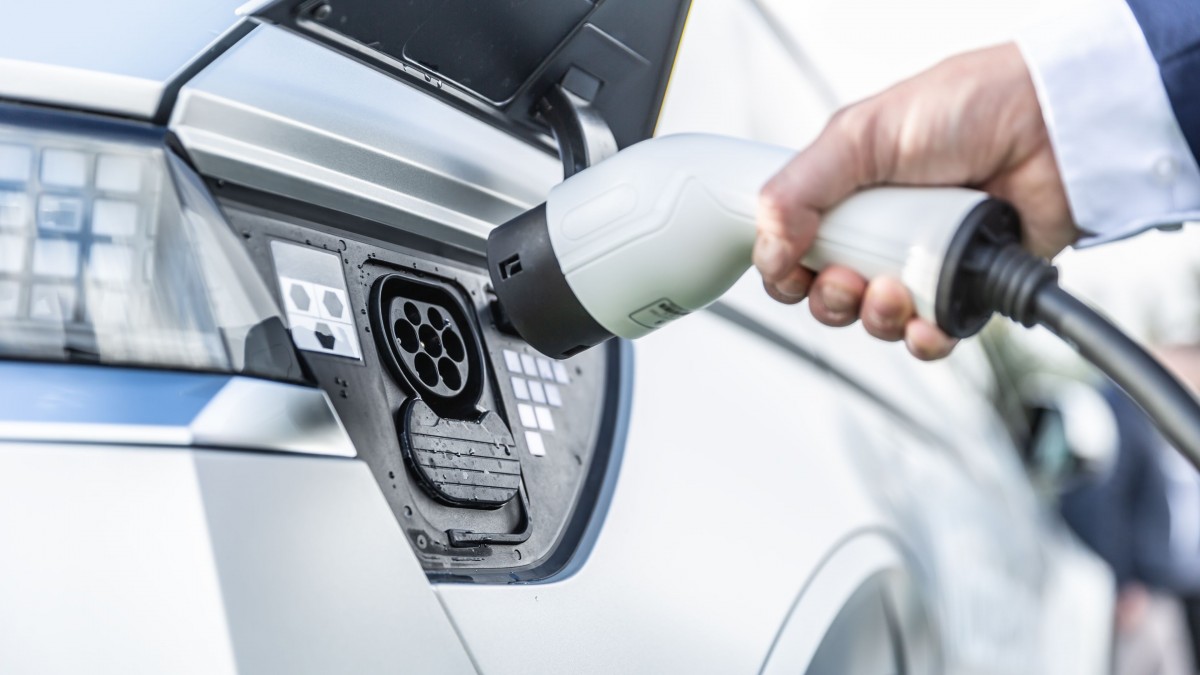 Stanford study says 'gentle driving' advice for electric cars is wrong