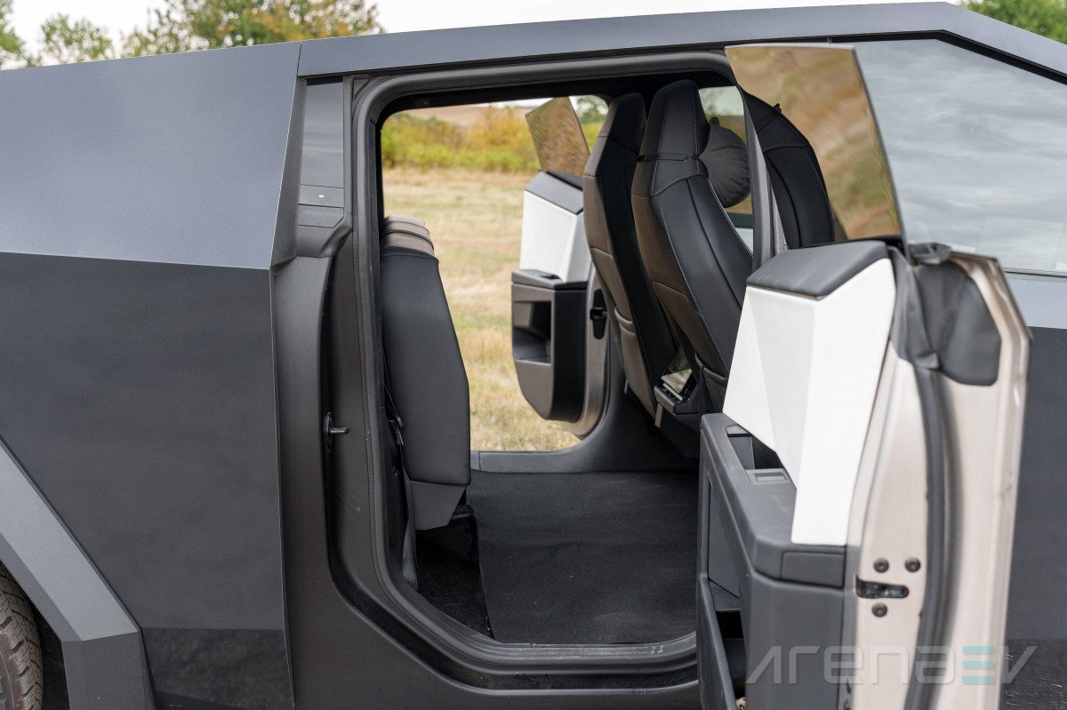 Driving the Tesla Cybertruck Cyberbeast in Europe: Extensive review
