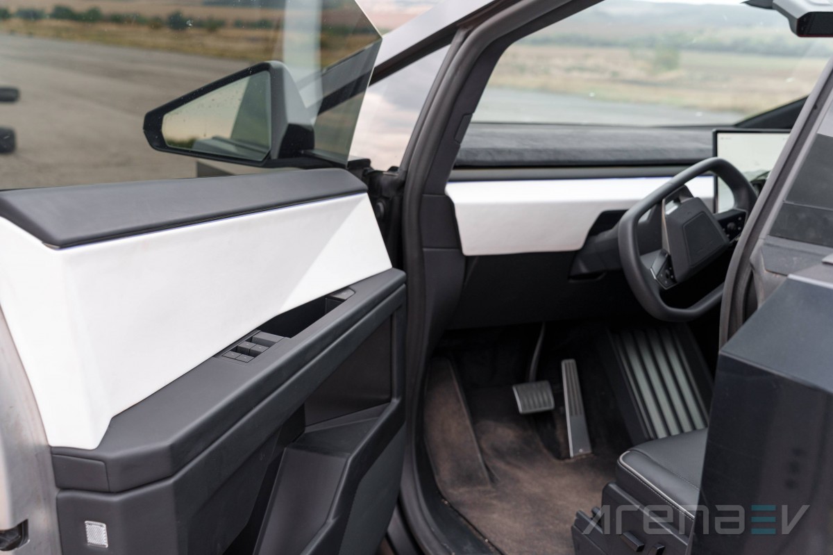 Driving the Tesla Cybertruck Cyberbeast in Europe: Extensive review