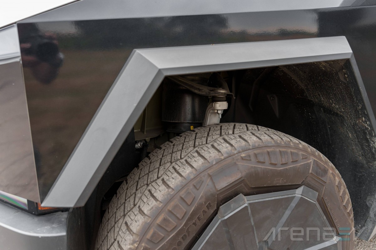 Driving the Tesla Cybertruck Cyberbeast in Europe: Extensive review