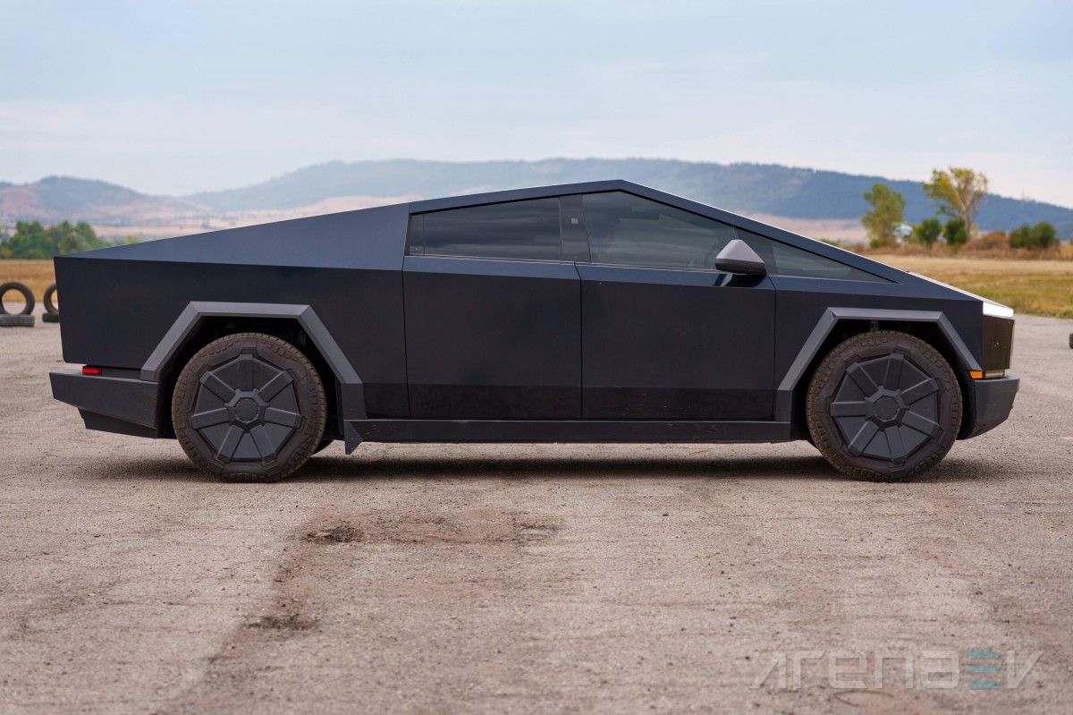 Driving the Tesla Cybertruck Cyberbeast in Europe: Extensive review