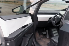 The door sills are simple but useful.