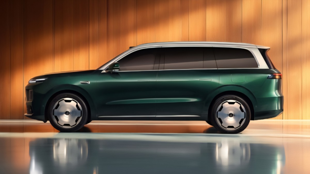 The Leapmotor D19 brings flagship power, <span title='720 km'>447 miles</span> range, and an oxygen supply to electric cars