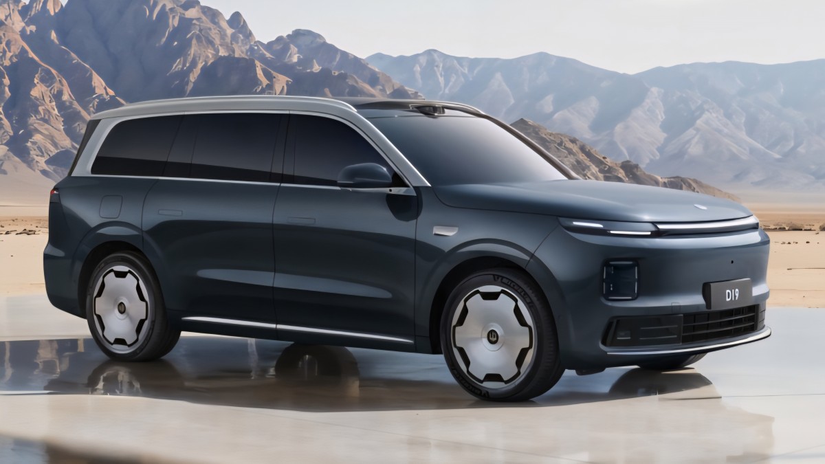 The Leapmotor D19 brings flagship power, <span title='720 km'>447 miles</span> range, and an oxygen supply to electric cars