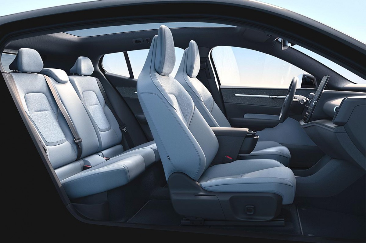 Volvo EX30 Single Motor and Cross Country now available in the US