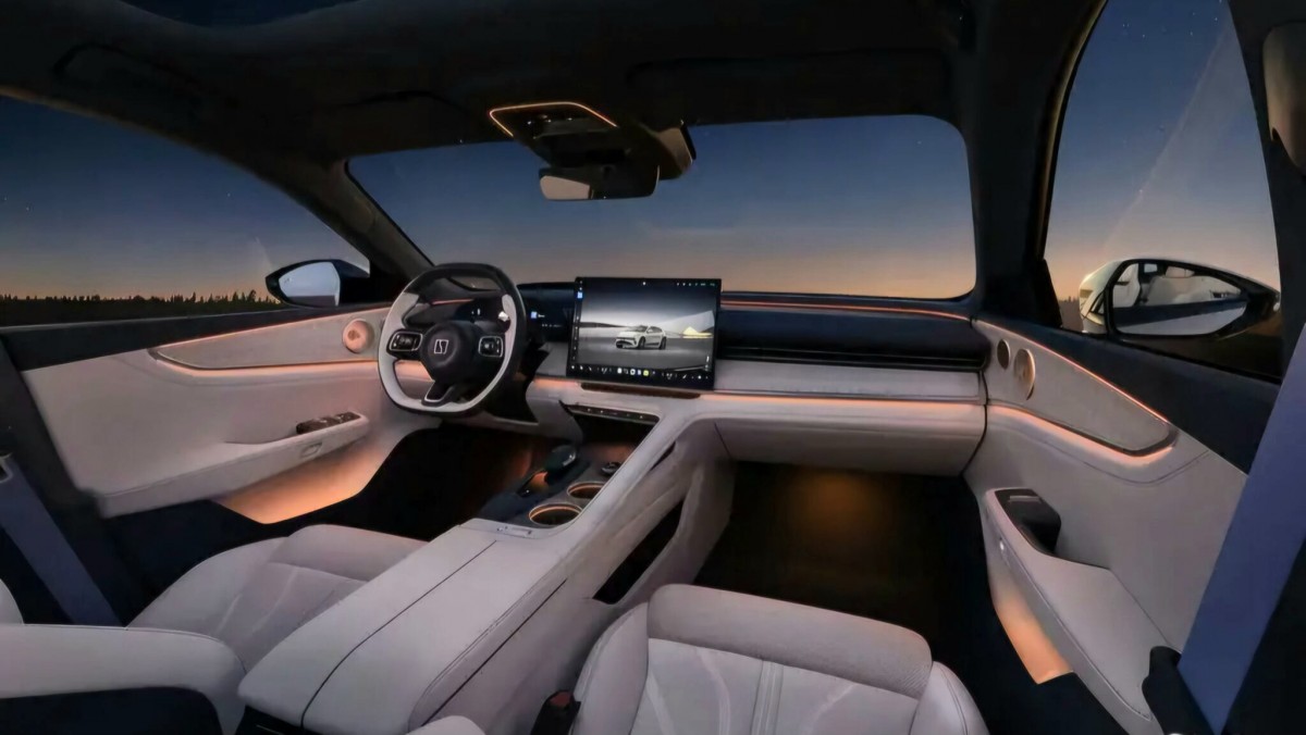 Zeekr 001 returns with 912 HP, 7-minute charging, and a ceiling full of stars
