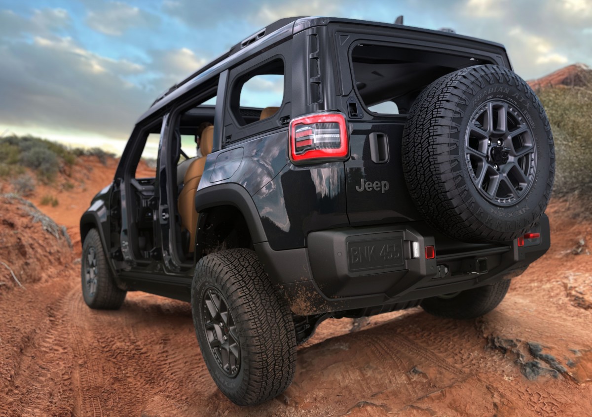 The 2026 all-electric and off-road ready Jeep Recon arrives with 650 HP