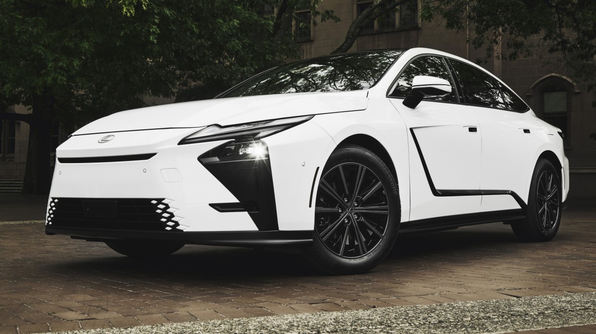 The 2026 Lexus ES finally embraces the future with new electric models