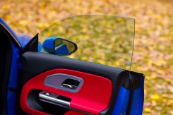 Frameless doors always account for a beautiful shape.