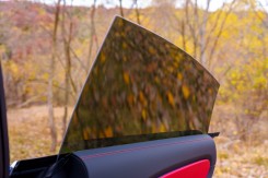 Frameless doors always account for a beautiful shape.