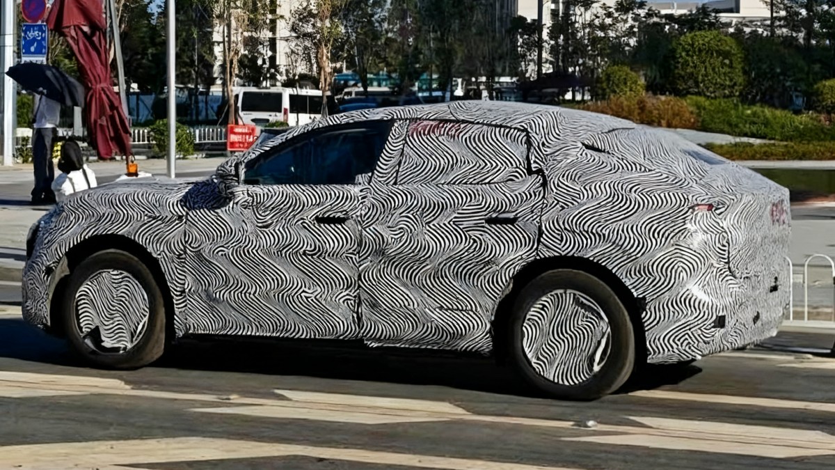 Spy shots reveal new XPeng Mona SUV