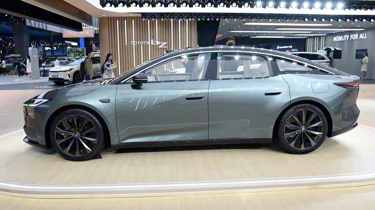 Toyota bZ7 debuts in China with Huawei smart tech