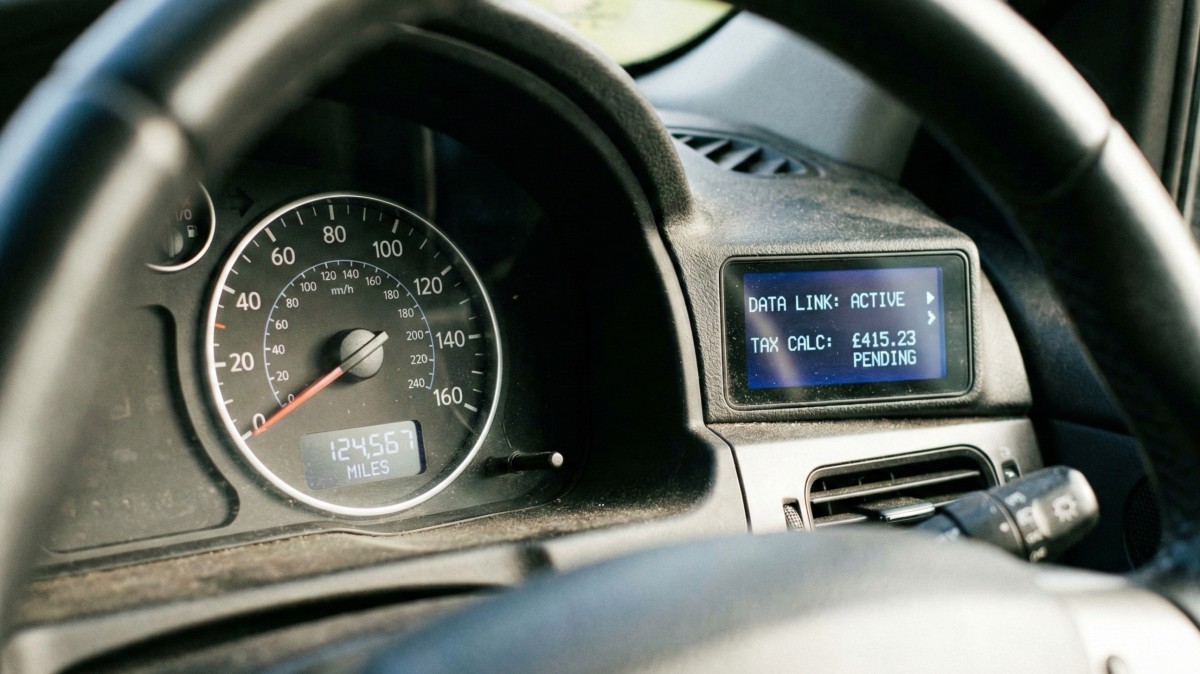 UK electric car drivers to pay tax per mile starting 2028