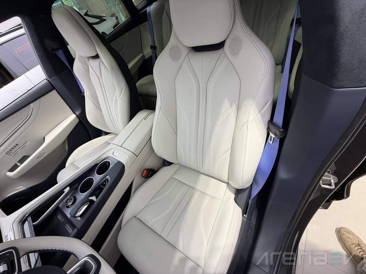 2025 Zeekr 001 hands-on review and first impressions