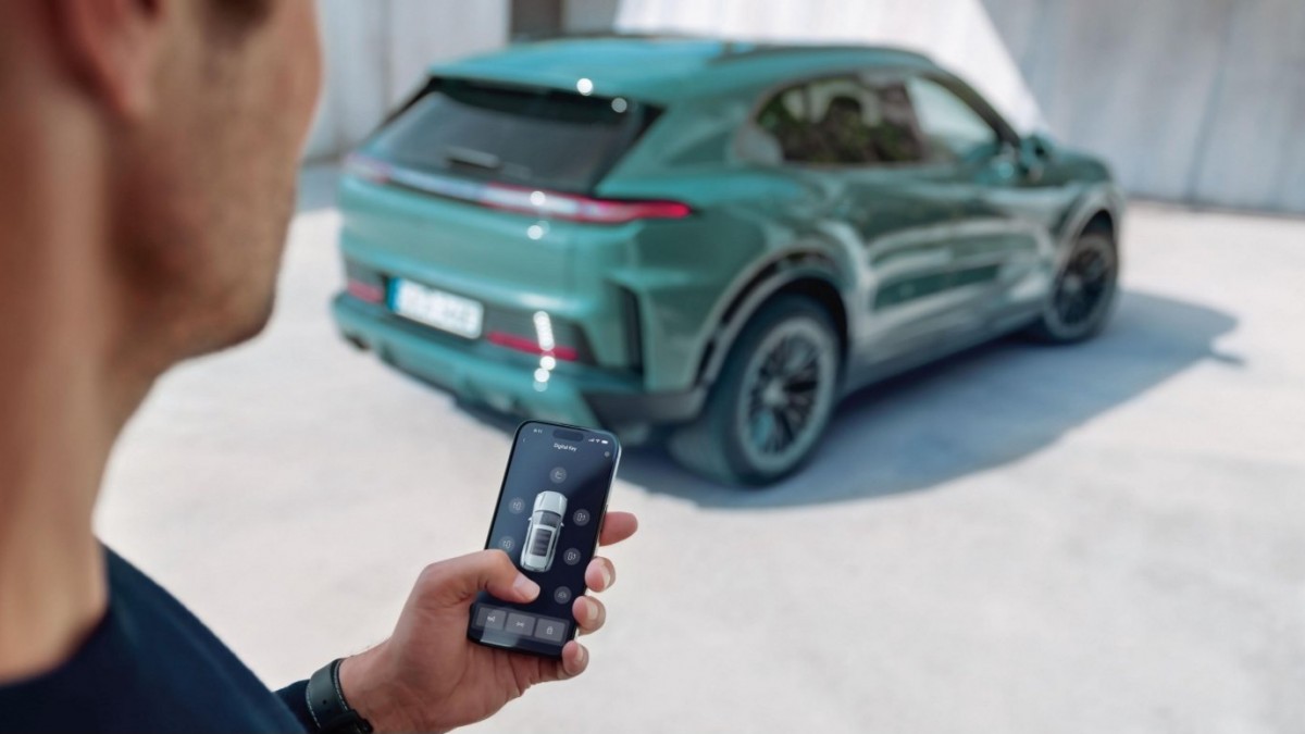 Porsche’s new Cayenne Electric interior is a software revolution