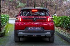 The rear of the e-C3 is stylish.