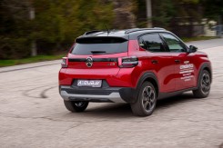 The rear of the e-C3 is stylish.