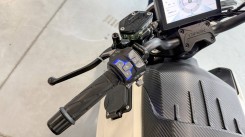 The handles and display of the Dimentro DP-Pro